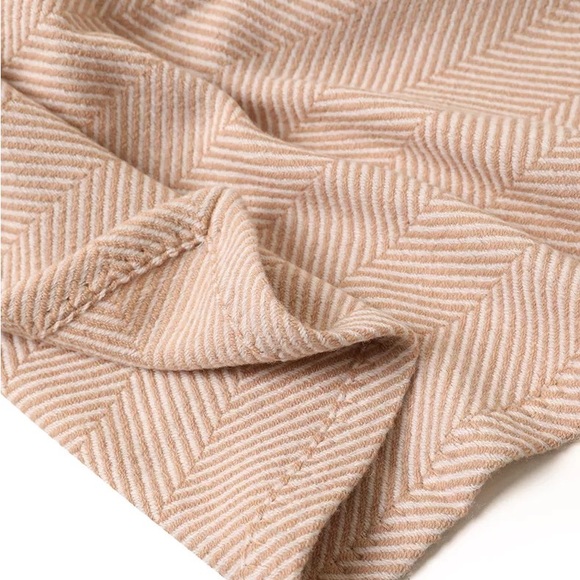 100% Wool Tan and Ivory Soft Herringbone Throw Blanket 53"x69" - Picture 7 of 13